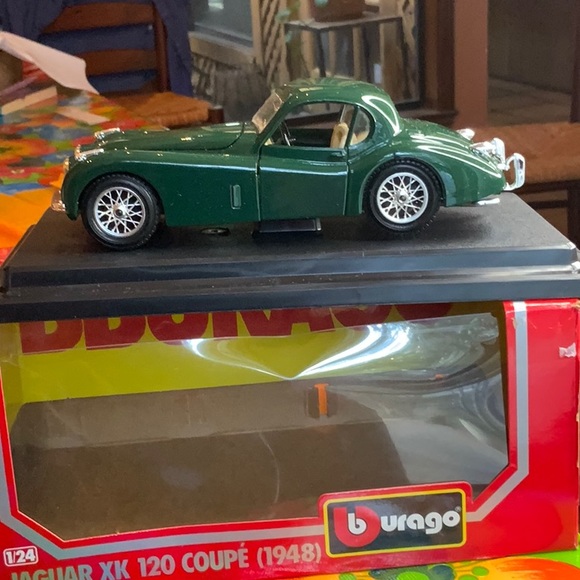 Jaguar XK 120 coupe - Picture 2 of 6